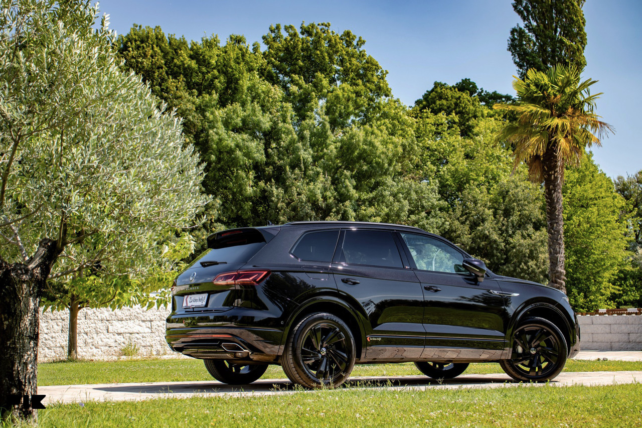 Volkswagen Touareg 3.0 TDI DSG 4Motion R-Line Black -IQ.LIGHT-