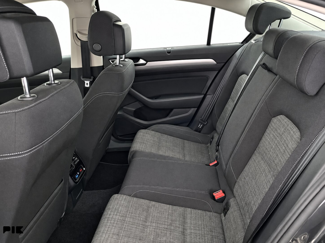 VW Passat 2.0 TDI DSG-Tiptronik Business -LED- 150 KS -FACELIFT-