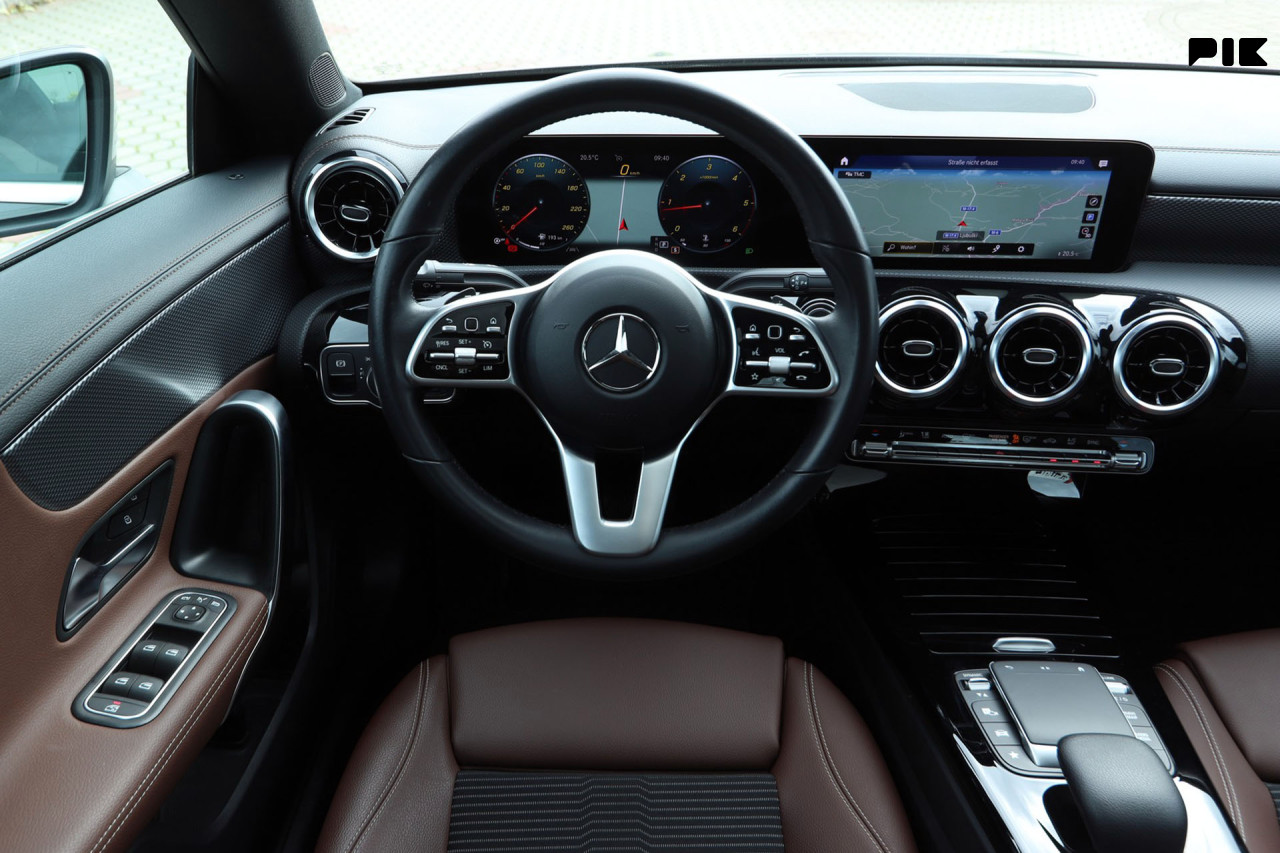Mercedes CLA 180 D Speedshift 8G-Tronic URBAN Panorama -Full LED-