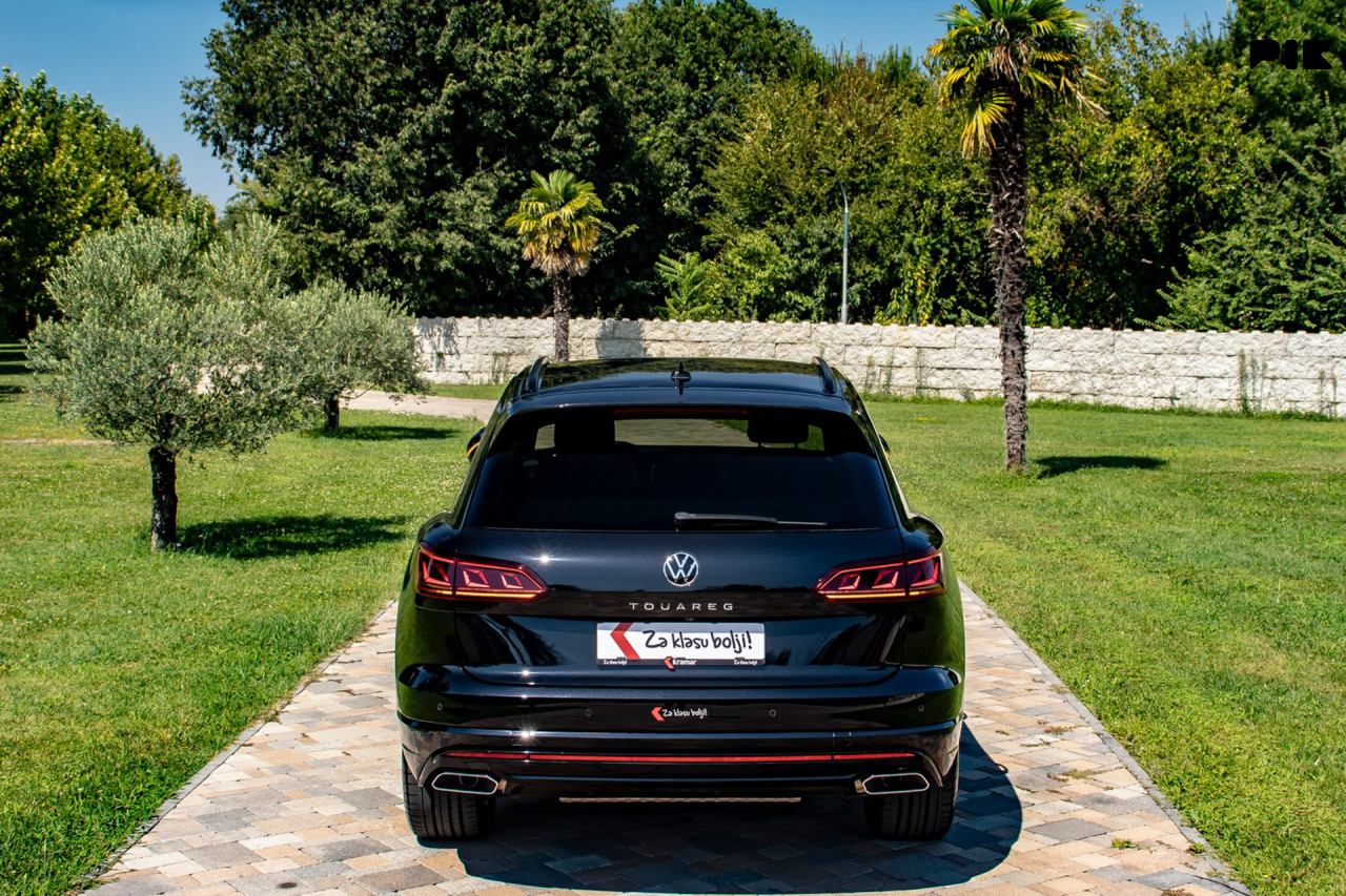 Volkswagen Touareg 3.0 TDI DSG 4Motion R-Line Black -IQ.LIGHT-