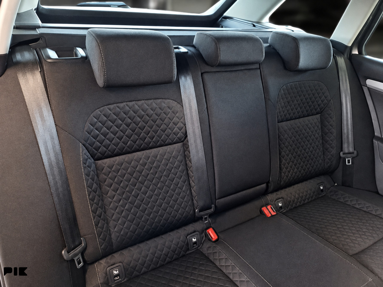 Škoda Superb 2.0 TDI Karavan DSG Business VIRTUAL -LED- 150 KS