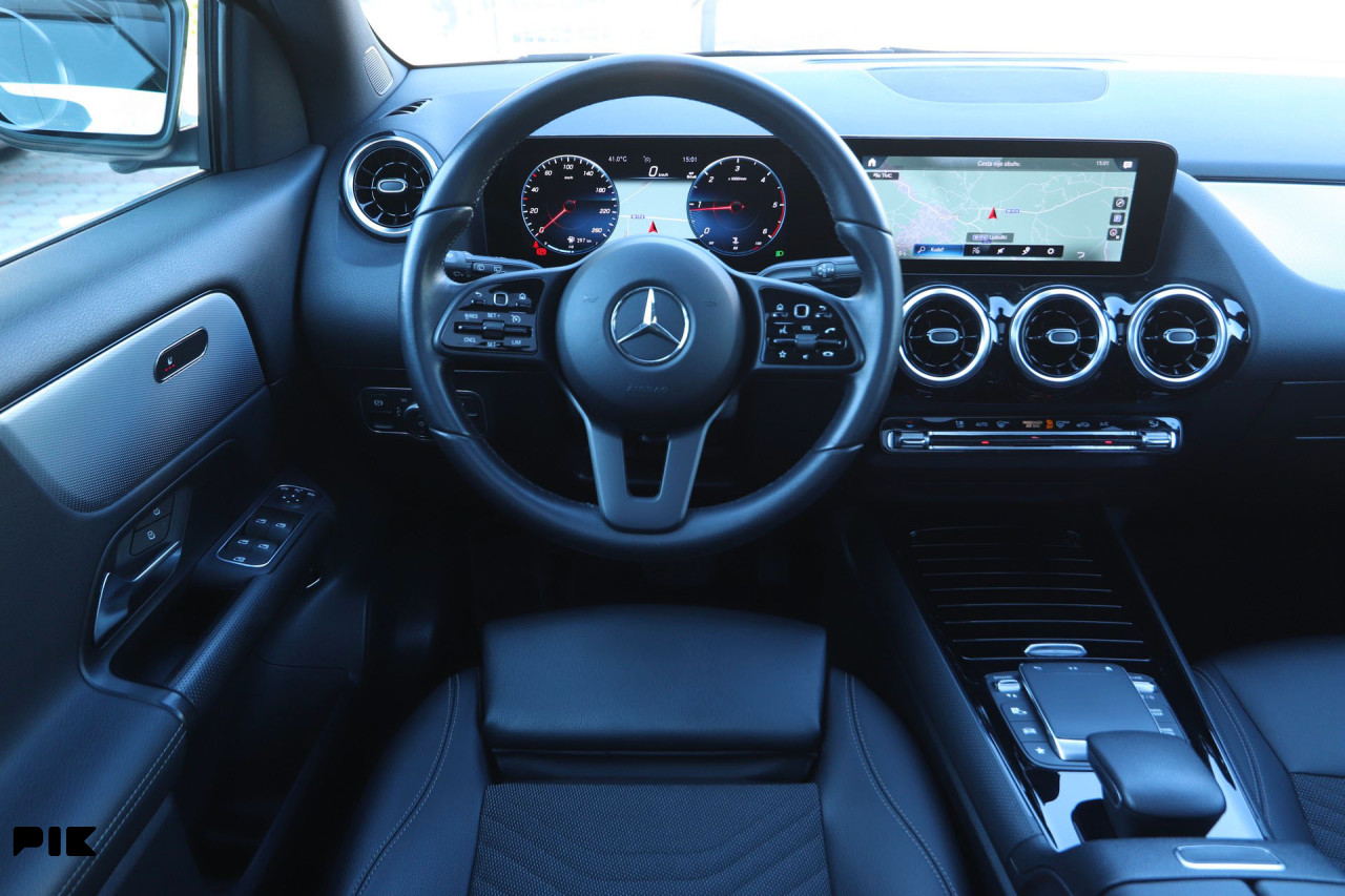 Mercedes GLA 200 D DCT 8G-Tronic STYLE Panorama -Full LED-