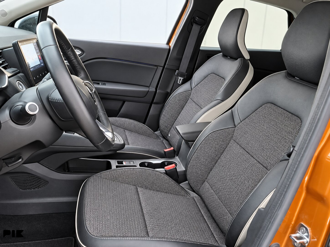 Renault Captur 1.6 E-Tech Plug-in Automatik INTENS VIRTUAL 158 KS