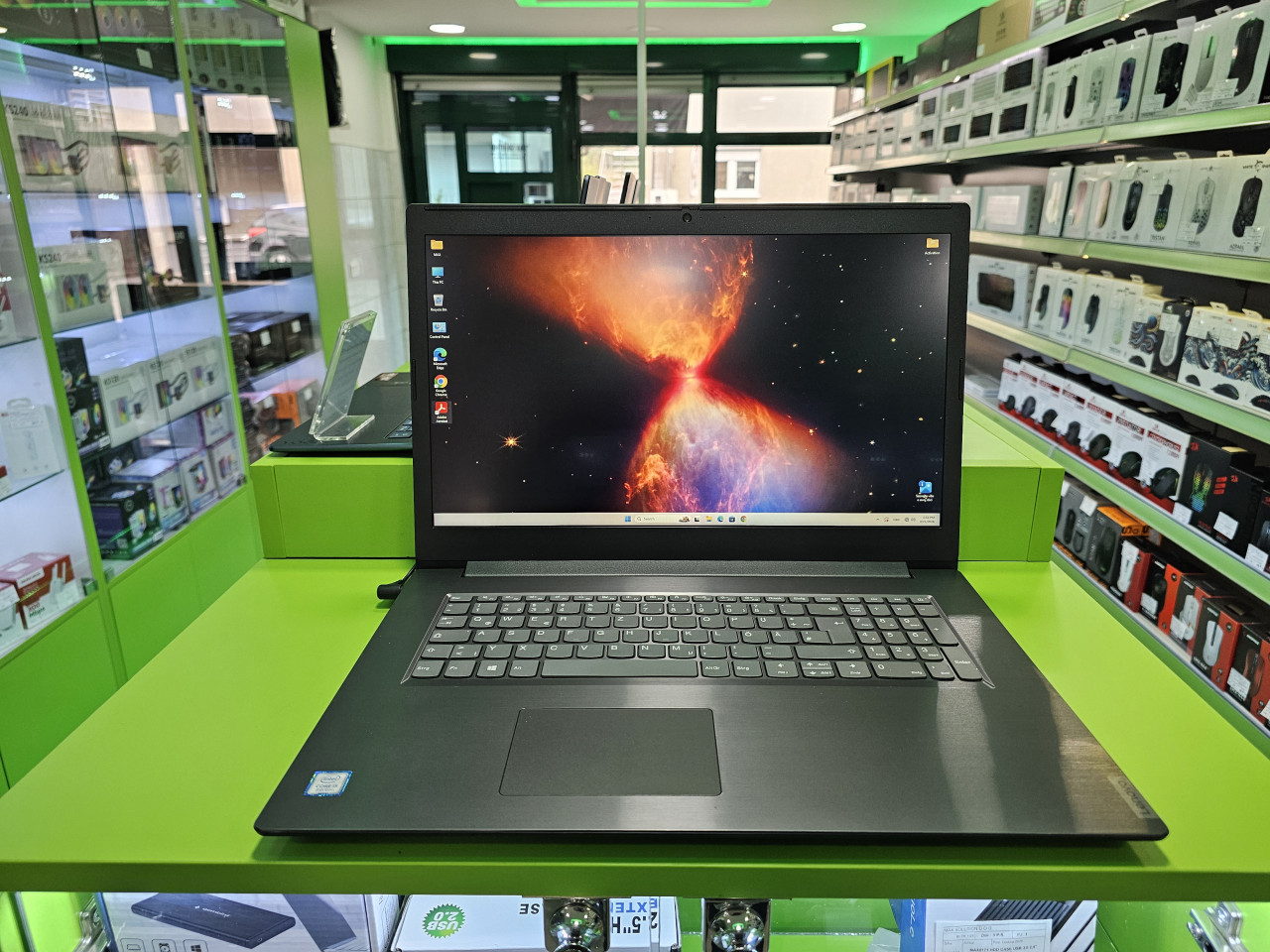 Laptop Lenovo V340 17,3" Intel i5 8250U /16GB/SSD 250GB
