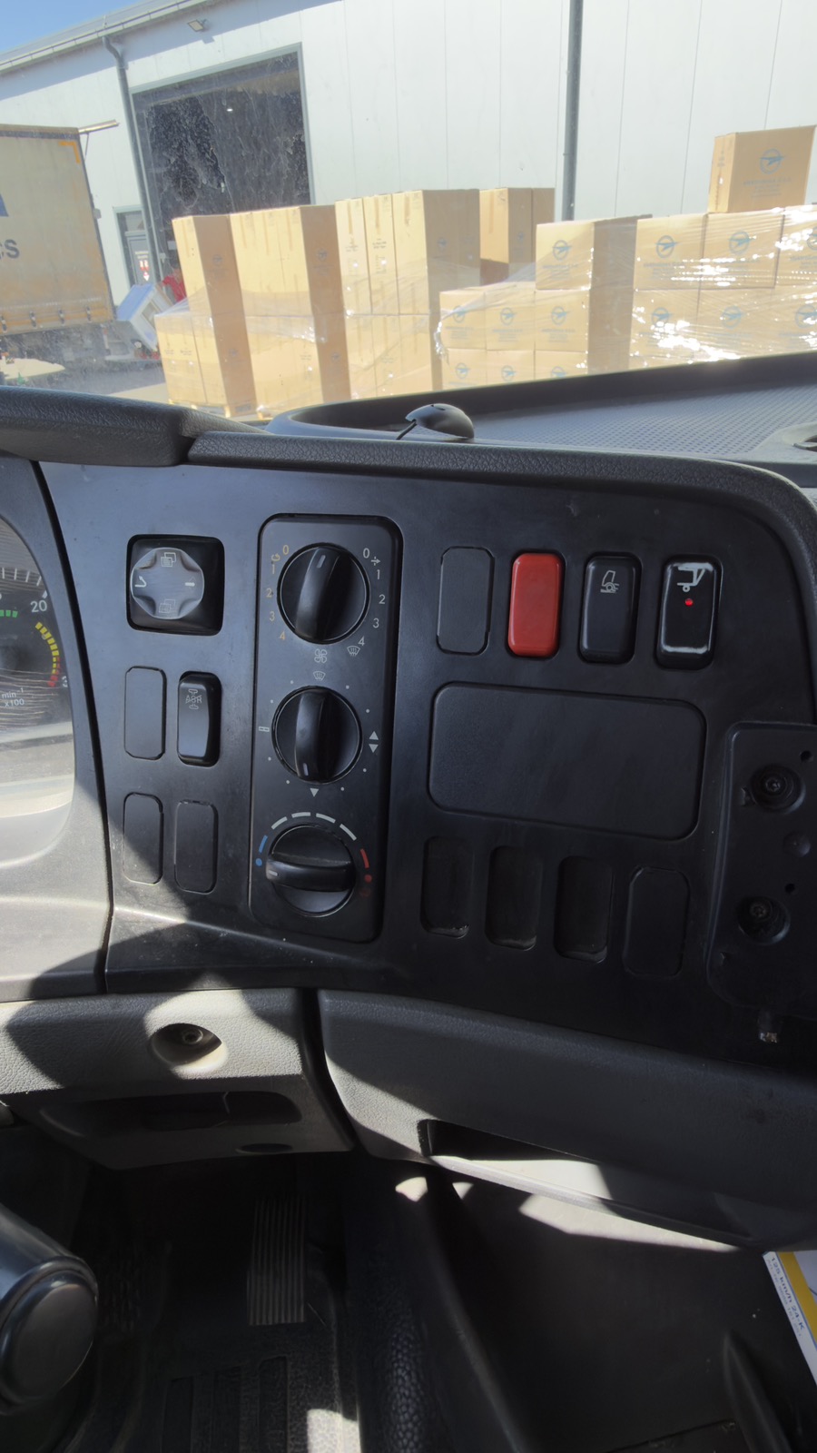 KAMION MERCEDES ATEGO