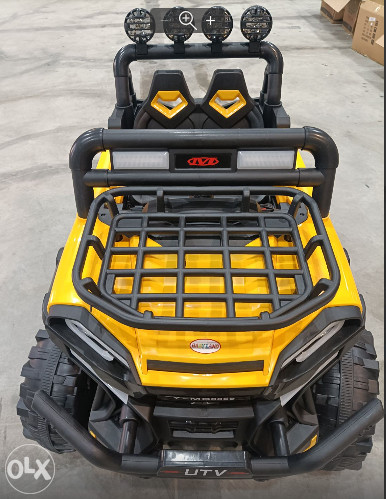 AUTO NA BATERIJE 8869-B-Y-R