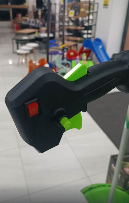TRIMER BENZINSKI MAX GARDEN TTCTBC520U