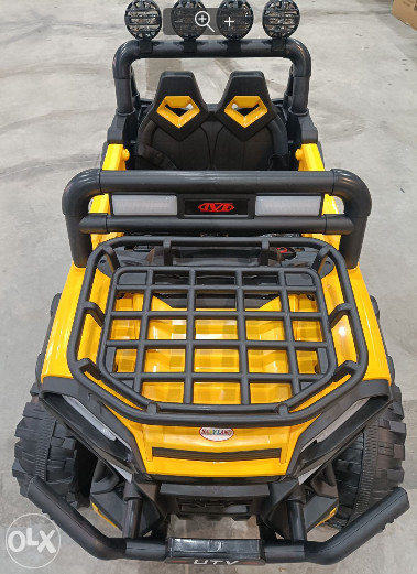 AUTO NA BATERIJE 8869-B-Y-R