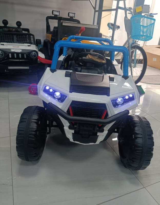 AUTO NA BATERIJE MB 8016 R/K/W