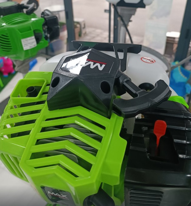TRIMER BENZINSKI MAX GARDEN TTCTBC520U