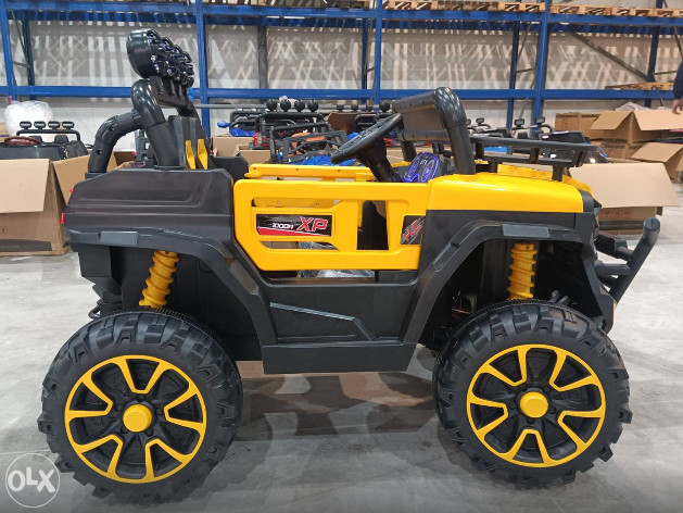 AUTO NA BATERIJE 8869-B-Y-R