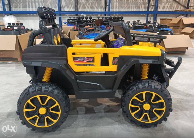AUTO NA BATERIJE 8869-B-Y-R