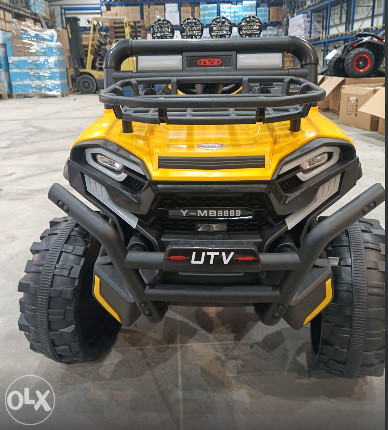 AUTO NA BATERIJE 8869-B-Y-R