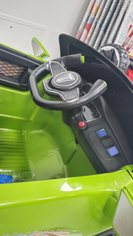 AUTO NA BATERIJE Y-MB4005-R