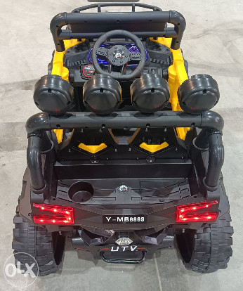AUTO NA BATERIJE 8869-B-Y-R