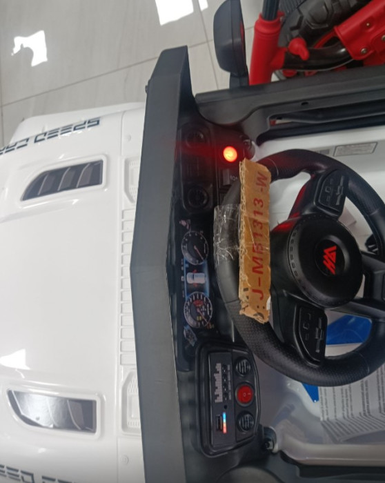AUTO NA BATERIJE MB 1313 R/W