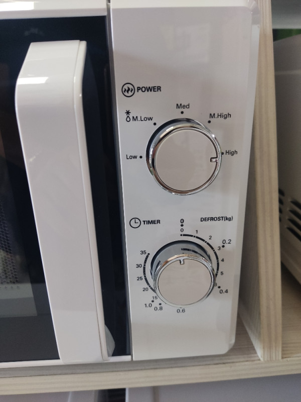 MIKROTALASNA FAVORIT MW-20W