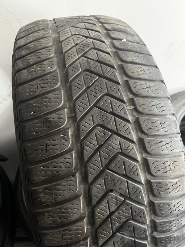 255/40-20 Pirelli