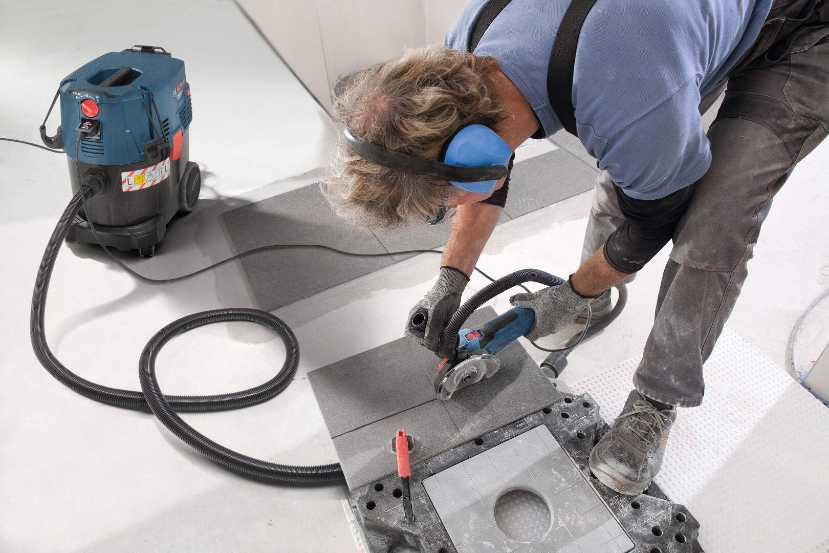 BOSCH GAS 35 L AFC Usisivač 1200W 35l sa utičnicom za alat i automatskim otresanjem