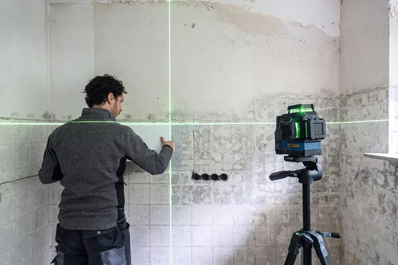 BOSCH GLL 12V-100-33 CG Laserski nivelir 30/100m zeleni zrak sa držačem LB 10 4x1.5V AA