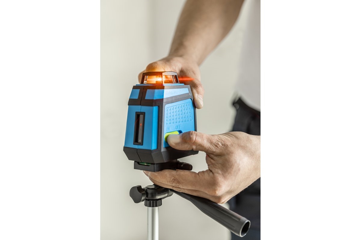 HT4M072 Laserski nivelir 3D okomito/3D vodoravno 30m crveni zrak