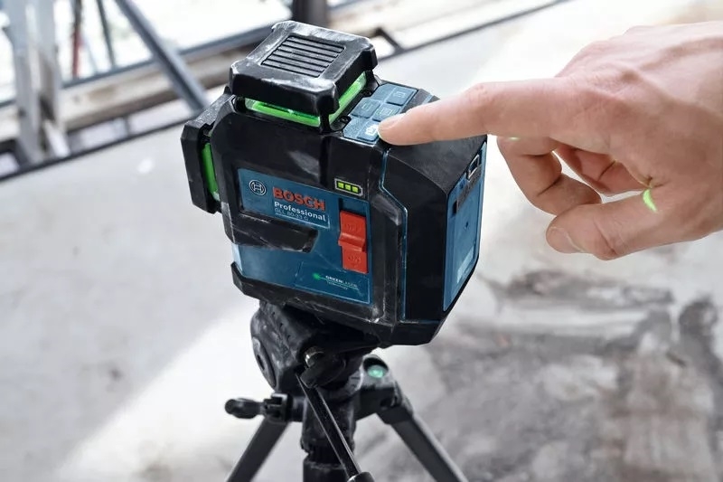 BOSCH GLL 80-33 G Laserski nivelir 30/80m zeleni zrak sa držačem LB 10 i DK 20 BA 3.7V kofer