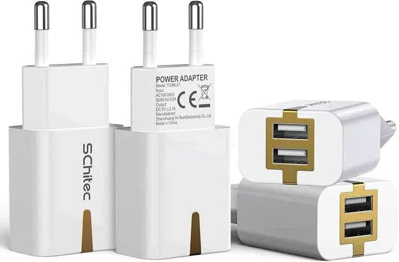 Punjač adapter sa dva USB porta u paketu dodju dva