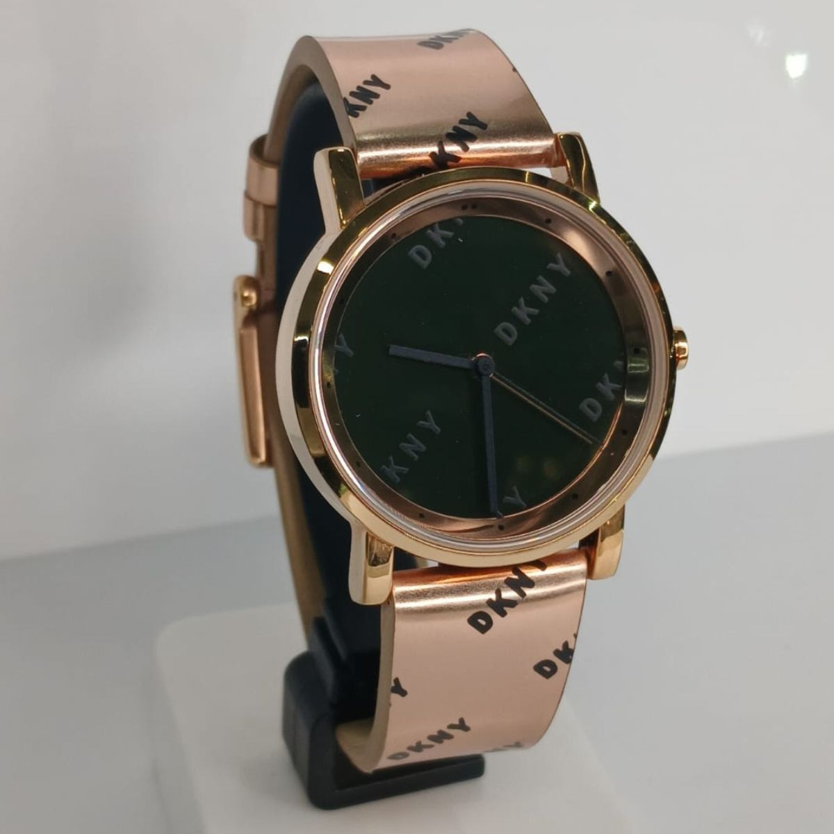 DKNY SAT 2804