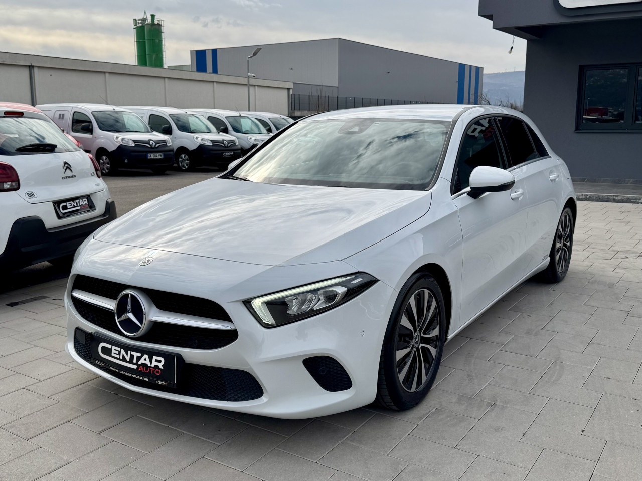 Mercedes-Benz A 180 2022 2.0 D BUSINESS LED