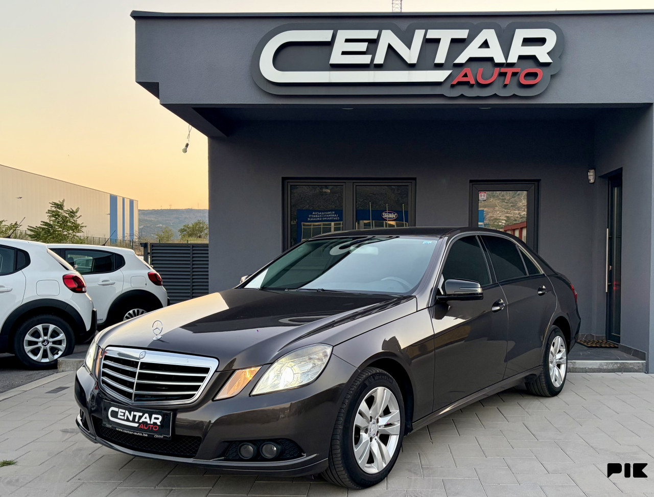 Mercedes_benz E 200