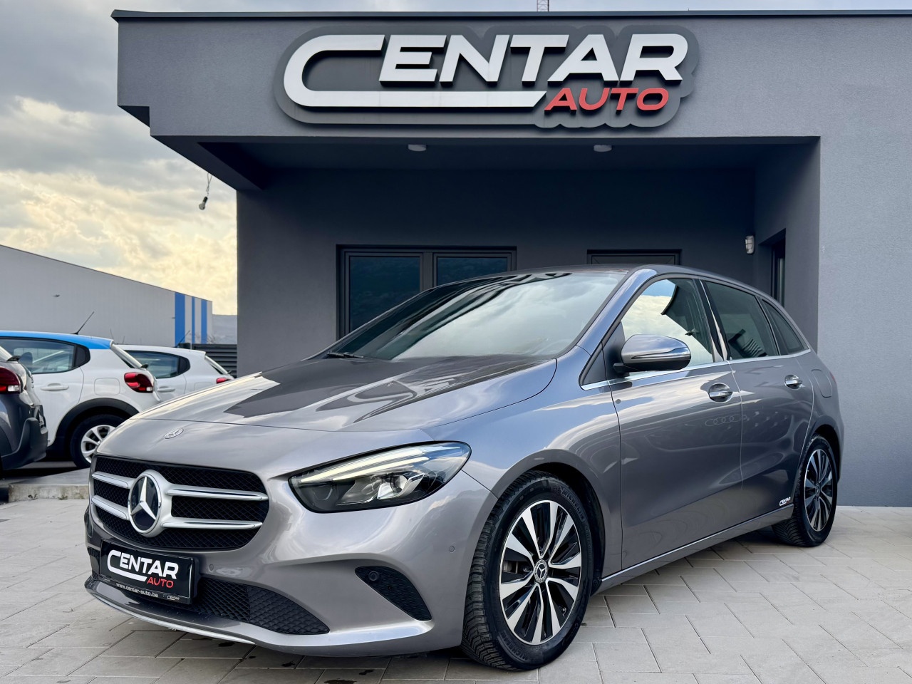 Mercedes_benz B 180
