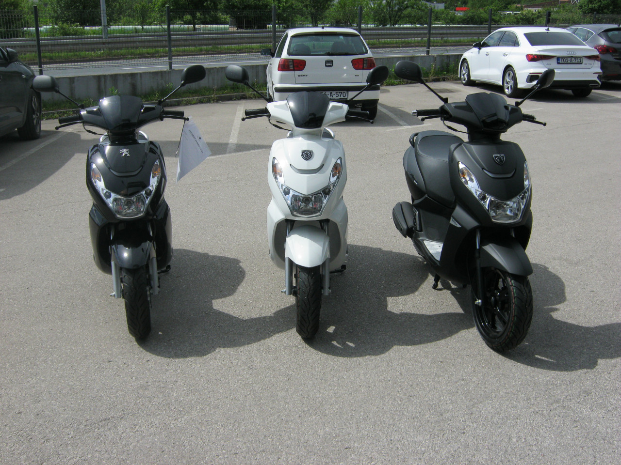 Novo - Peugeot Skuter Kisbee 49 ccm 50 - AKCIJA ( Vespa )