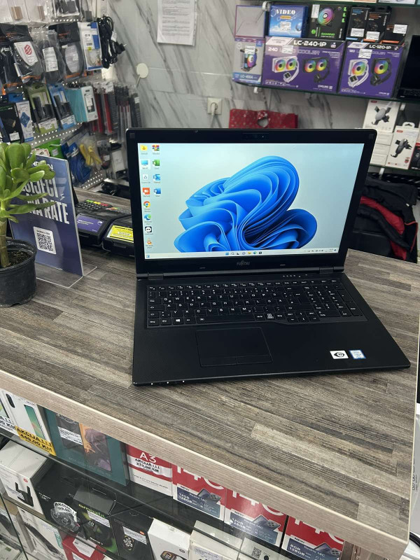 LAPTOP FUJITSU LIFEBOOK E559 15.6 i5-8365 8GB 256GB SSD