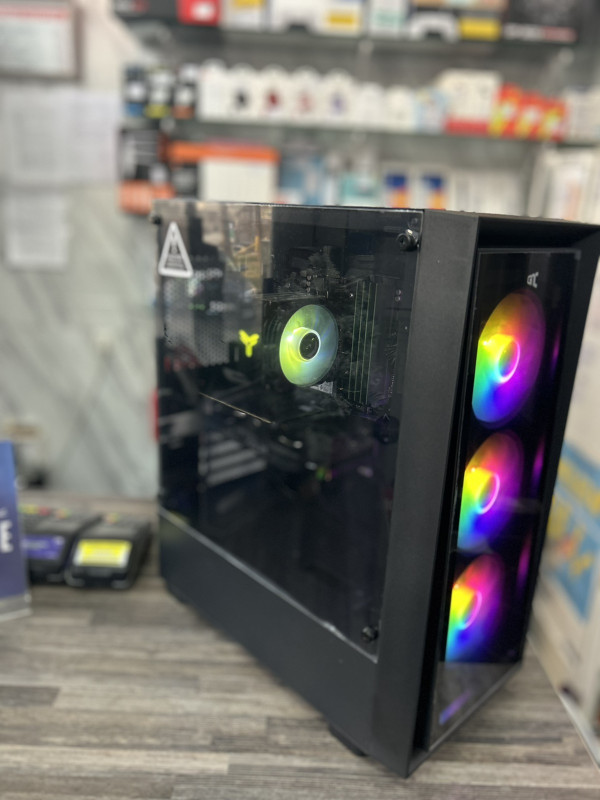 GAMING PC RACUNAR Ryzen 5 5600x RTX 5060  8GB  NV3 1Tb Ram 32