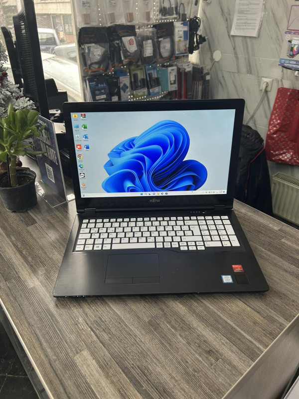 LAPTOP FUJITSU LIFEBOOK U758 15.6 i5-8365 8GB 256GB SSD