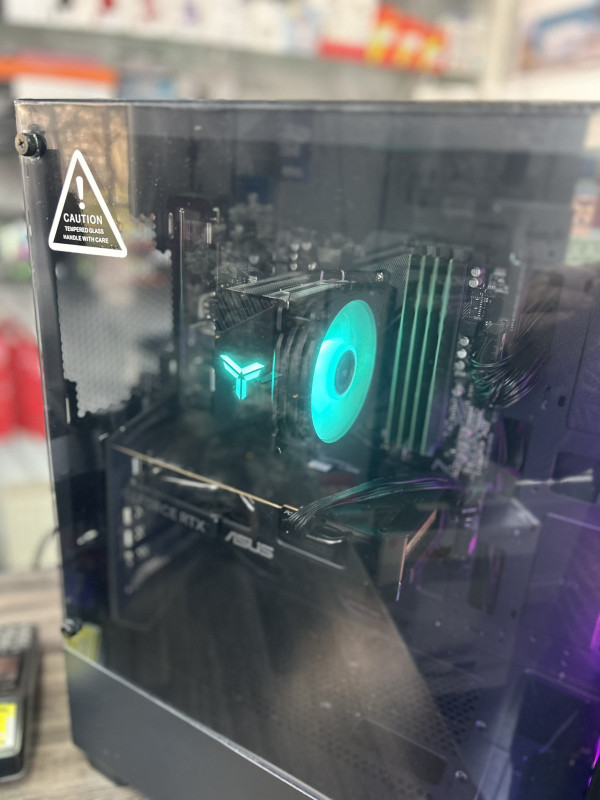 GAMING PC RACUNAR Ryzen 5 5600x RTX 5060  8GB  NV3 1Tb Ram 32