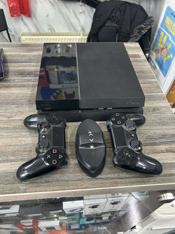 PLAYSTATION 4 PS4 - 500GB
