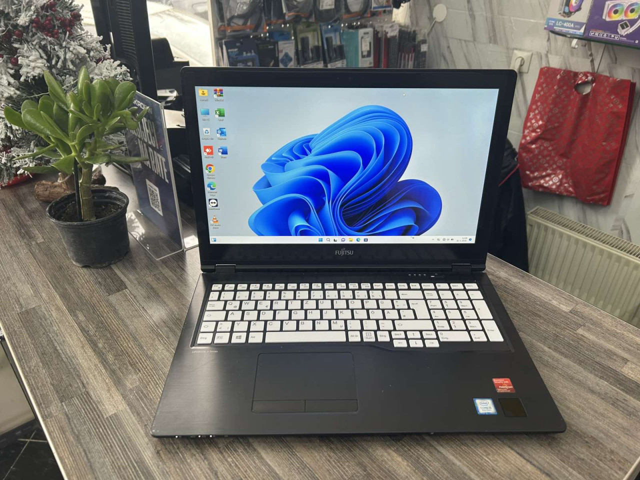 LAPTOP FUJITSU LIFEBOOK U758 15.6 i5-8365 8GB 256GB SSD